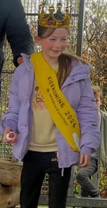 Afbeelding met kleding, persoon, Menselijk gezicht, buitenshuisDoor AI gegenereerde inhoud is mogelijk onjuist.