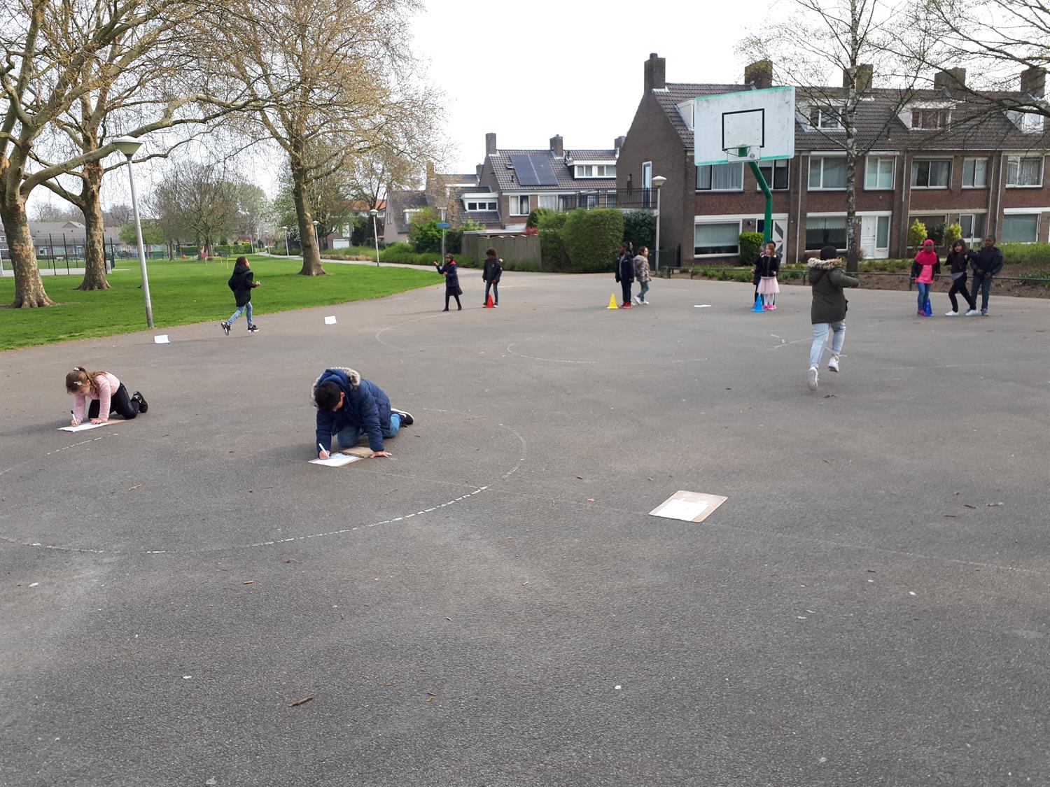 Tafel van 6 oefenen op het grote plein